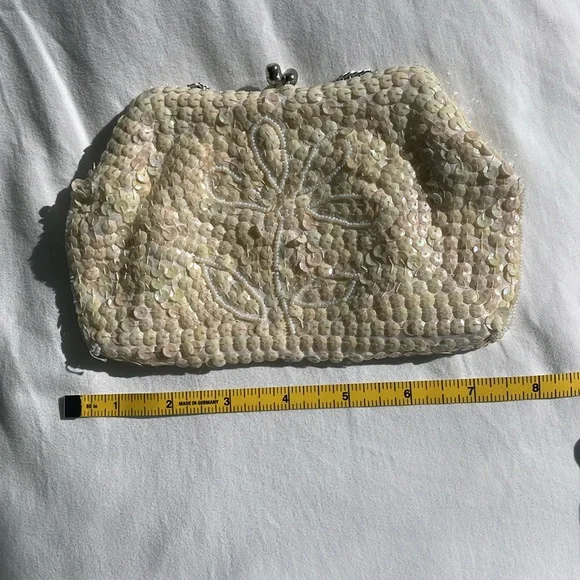 Vintage Cream Sequin Purse with Beaded Flower Motif - Picture 5 of 5